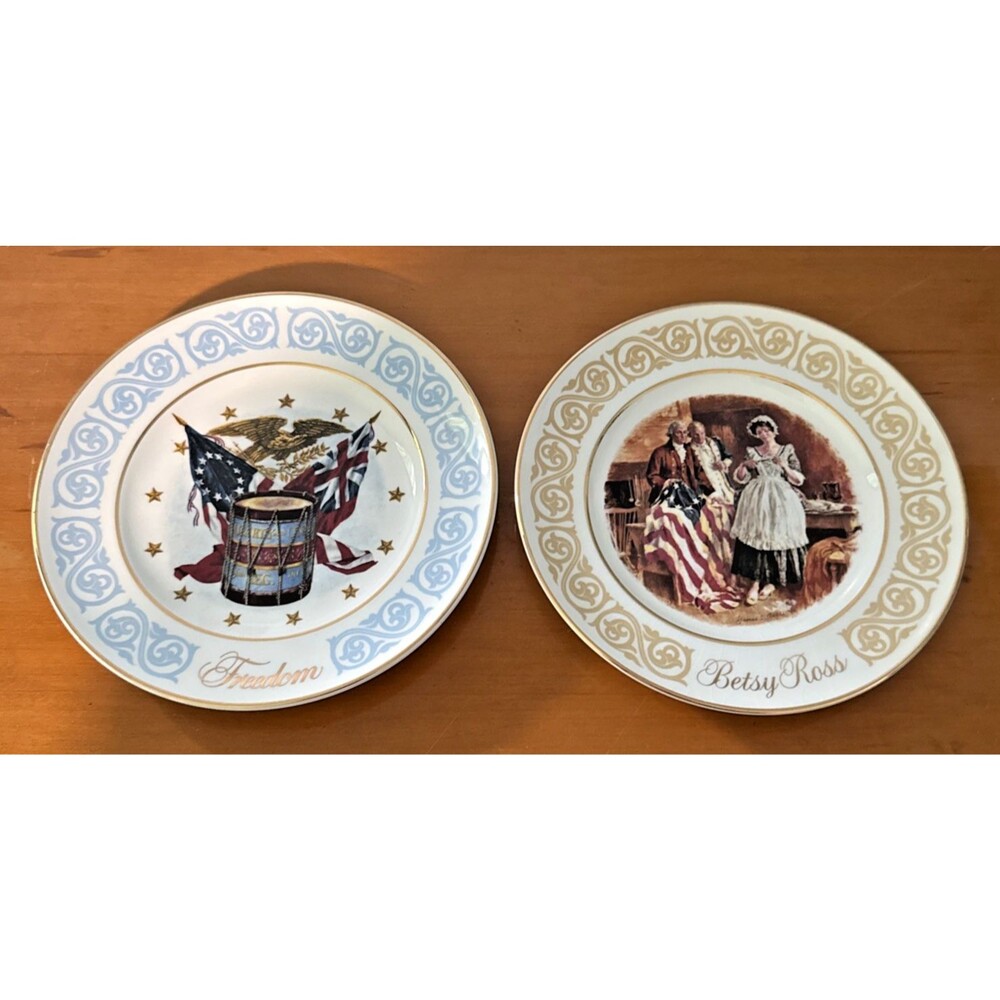 Vintage Avon Wedgwood Freedom & Betsy Ross Plates Set Patriotic 1970s USA Boxed